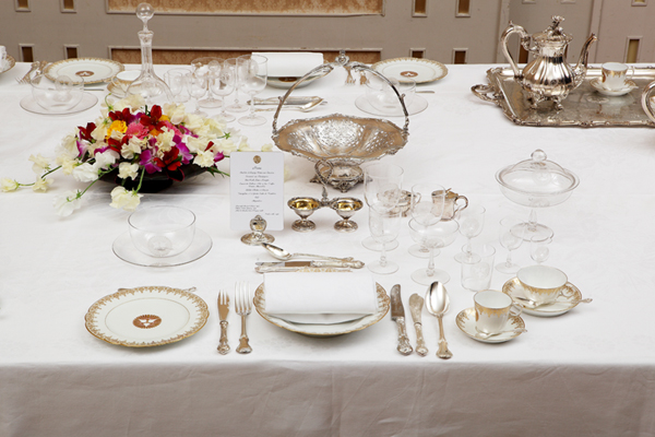 有栖川宮家伝来のディナーセット　上野の森美術館保管