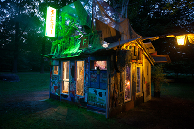 「モンシェリー：自画像としてのスクラップ小屋」2012年［dOCUMENTA(13)での展示風景 写真:山本真人］