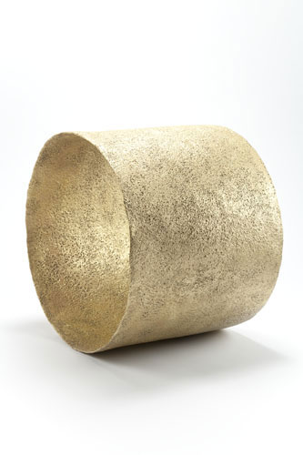 「金色の奥行きのある輪」53.0×53.0×42.0cm　 陶、黒釉、金 