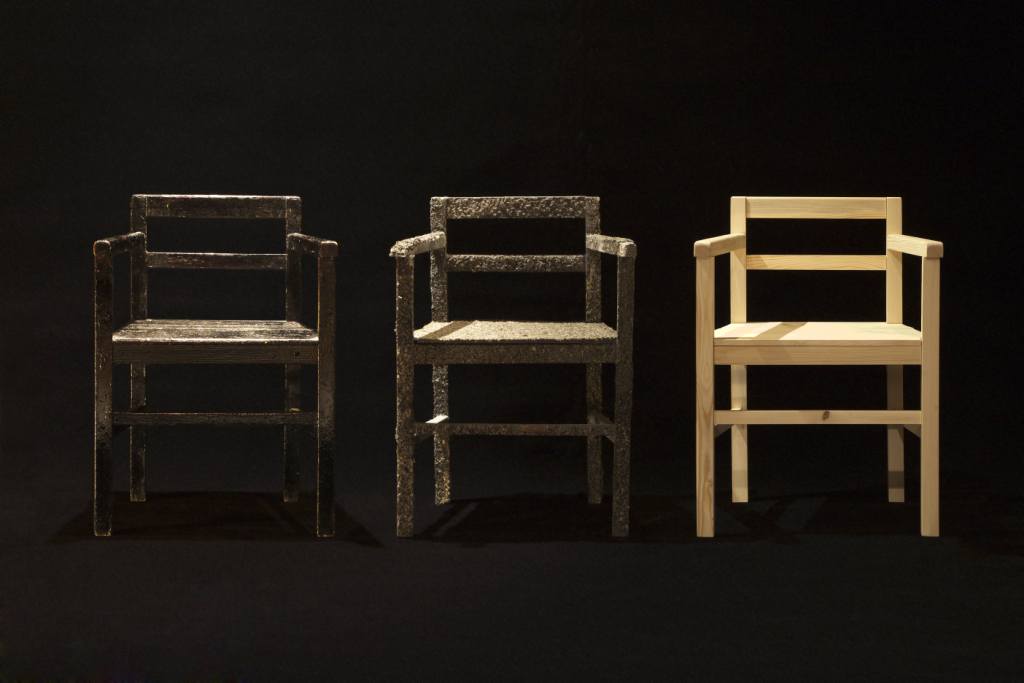 「chairs」　彫刻／インスタレーション　56×81×44cm×3