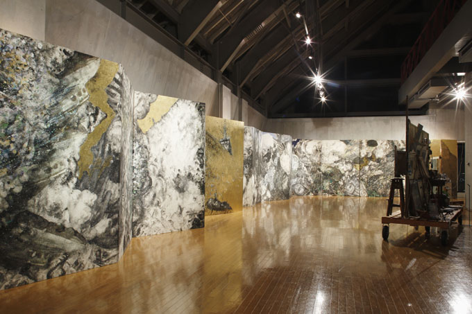 「東北画は可能か？」東北芸術工科大学7Fギャラリーでの展示風景　photo:Shikama Kohei 