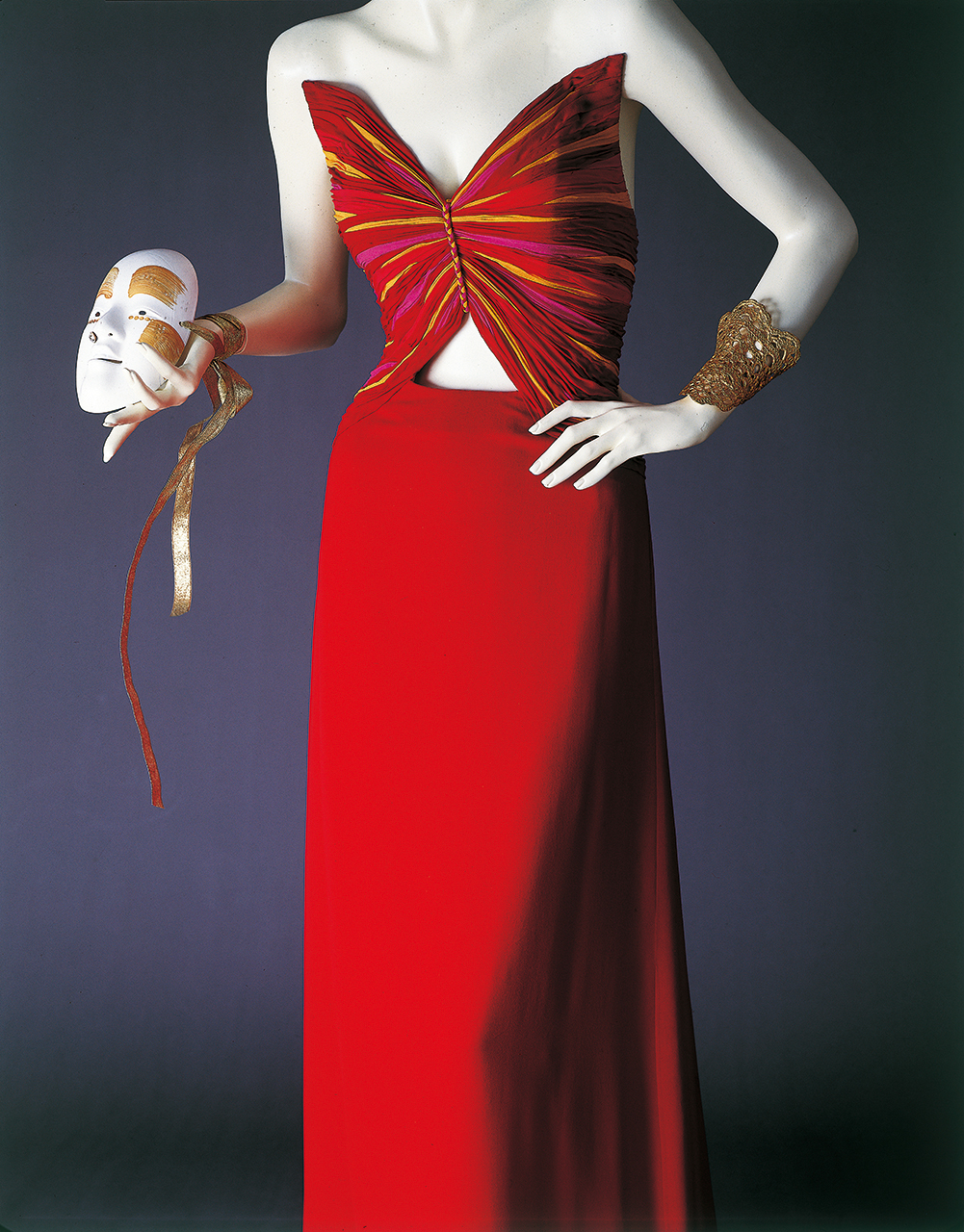 《蝶の赤いドレス》 1990年春夏　ハナヱ・モリ　オートクチュール　島根県立石見美術館蔵　©Hiroshi Yoda