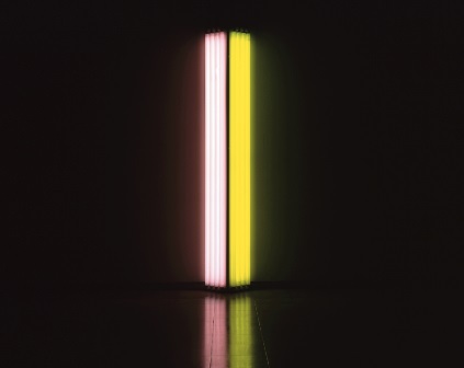 ダン・フレイヴィン《無題（親愛なるマーゴ）》1986年、黄色蛍光灯、ピンク蛍光灯、 244.0×41.0 x 20.5cm、国立国際美術館 ⓒStephen Flavin / ARS, New York / JASPAR, Tokyo E1582
