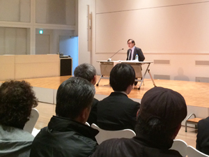 初日には建畠晢氏（埼玉県立近代美術館館長、多摩美術大学学長）による講演会が開催された。