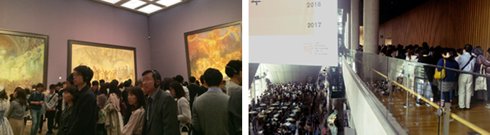 左：ミュシャ展 会場風景　　右：国立新美術館での草間彌生展（1階）とミュシャ展（2階）の待ち列