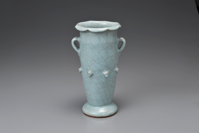 三浦 小平二《青磁地中海花瓶》W16.0×H26.8ｃｍ