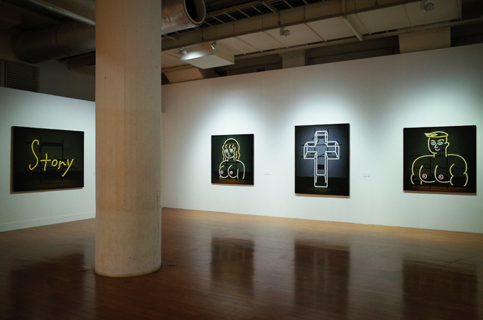 オーディエンス賞受賞の横山奈美の作品。ネオン管の光と、その後ろの配電線を描いたシリーズを発表した