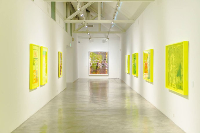 STPIのギャラリーでは、アーティスト・イン・レジデンスの成果をもとに展覧会を開催している。2016年に開かれたのは大竹伸朗展。大竹が初めて本格的に版画に取り組む機会となった