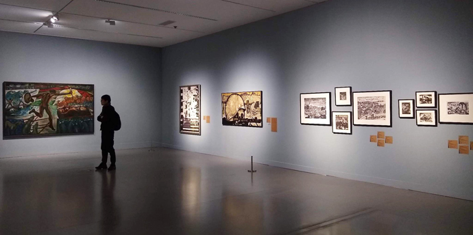 「アジアにめざめたら」展　国立現代美術館果川館での展示風景　右壁の奥2点が山下菊治（左）と中村宏（右）