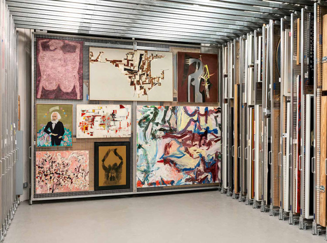グッゲンハイム美術館の収蔵庫。デビュフェ（左上角）やデ・クーニング（右下角）の作品が見える。Photo: David M. Heald