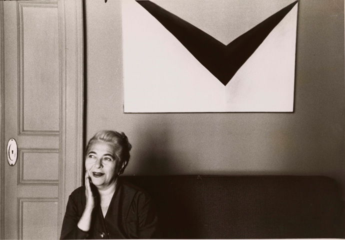 イーデス・ハルパートは個人でもジョージア・オキーフの《パティオにてIX》などコレクションしていた。1955年、アーカイブ・オブ・アメリカン・アート、ダウンタウン画廊文書