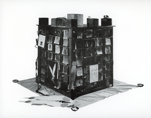 松澤宥《のぞけプサイ亀を翼ある密軌を》1962年　木・紙・ガラス・金属・写真・デッサン　個人蔵