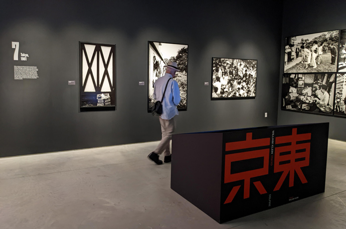 ウィリアム・クライン：YES―写真、絵画、フィルム 1948–2013展の展示風景（東京セクション）筆者撮影