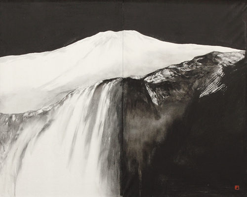 私の家調布からは晴れた日に富士山が良く見える。今年は冠雪がおそいなあと思っていた所、10月中旬に一気に白い富士になった。あの雪が春先になると融雪し滝となり、途中で地下深くもぐり、伏流水となり長い年月を経て地上に表れるという。そんな話を聞いてこの絵を描いてみた。