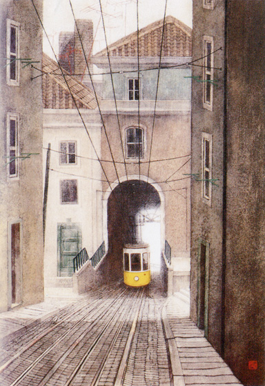 リスボンの急な坂道を登るケーブルカー人に優しい。丸味をおびた顔だからだろうか。古色をおびた町並に映える明るい黄色は何んとも可愛い。ずーと佇でいたい。<br />
僕はポルトガルの民謡ファドが好きだ。聞きたいとアルファマを歩いた。サウダーデに象徴される哀愁とも少し違う、背伸しない人への慈しみ。（武郎の日記から）