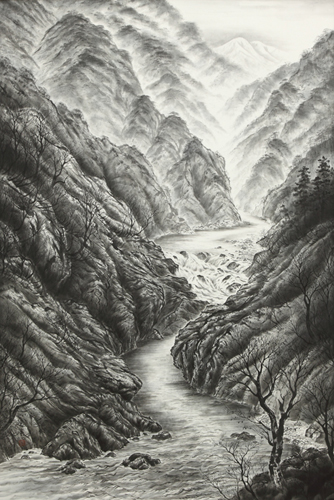 深山の木々は折れないように葉を落とし、小半年の雪の重みに耐える覚悟を据えているように思います。太古の昔から繰り返されて来た自然の摂理ではあるが、最近の異常気象には驚かされます。そんな中でも岳は座り続け、川は淀みなく流れ続けるのに、自然から学ばされる事と、対する畏敬の念を思わずにはいられません。