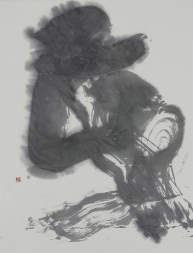 ふるさと静岡。川根本町文沢には鎮守の森がある。けやき、樫、楠など樹齢２００年を誇る巨樹が林立して茂っている。<br />
樫は仙木と称されて邪気を払う樹で、自然も守護している。樹幹に触れると霊気が伝わってくるようだ。巨木の鼓動を筆の開閉の働きによって巨大に造形した。