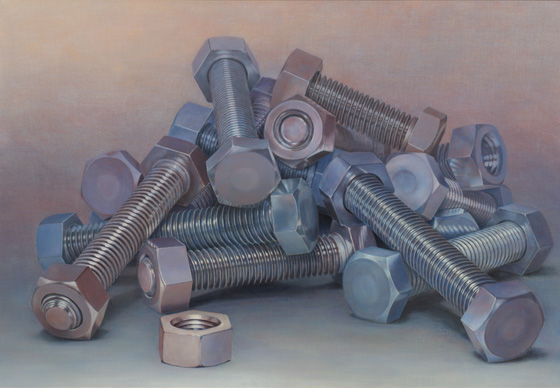 ボルトとナットという無機質な題材に生命を与えるべく<br />
下塗り、中塗りと暖色系や寒色系の絵の具それぞれの特長を考えて塗った色を生かしながら丁寧に重色し、独自の色を作り出す。<br />
全体の変化と統一、更に透明感と深みの有るマチエールを求めて、日夜追求しながら作品を制作しています。