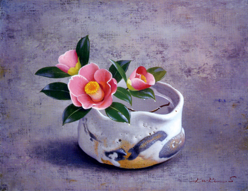 陶の魅力と花の美しさを描き続け、多くの方々の共感を頂きながら、今なお格闘している。陶の名品に内在する宇宙観と四季のうつろいを映し出す花々は日本古来の美の心を感じます。そして今新たな美の価値創造を求めて…<br />
花がなぜ美しいのか？　ある哲学者は語った。<br />
「それは生き抜くために全生命で戦っているからだ」と…。