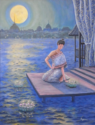 ロイカトーンは旧暦12月の満月の夜、灯籠（カトーン）を流して水の精に感謝を捧げる古くからのお祭りです。毎年宮廷から庶民まで全国で盛大にとりおこなわれます。